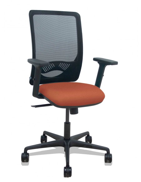Piqueras y Crespo Silla Zulema sincro malla negra asiento bali marron brazos 2D ruedas 65mm